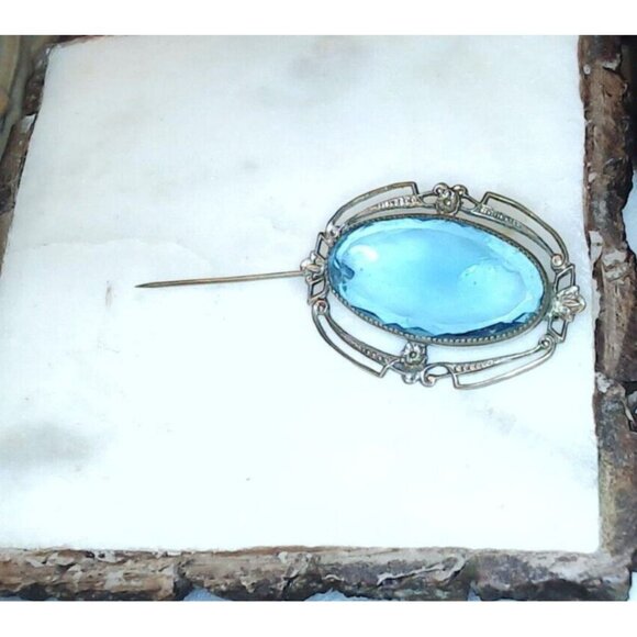 Large Blue Glass Brooch Pin Silvertone This beautiful brooch combines a stunning - Picture 5 of 9
